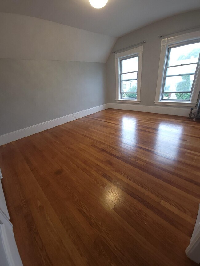 Building Photo - 721 Belmont St