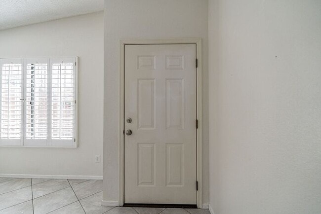 Building Photo - 2434 N Palo Hacha Dr