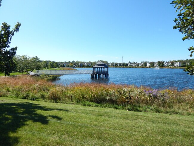 Building Photo - 2413 Silverstone Dr