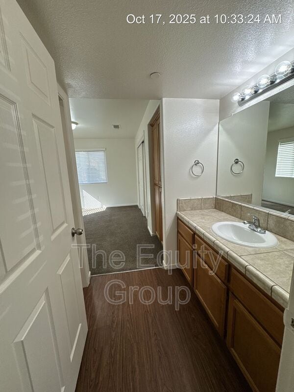 Building Photo - 2220 W Lark Ave