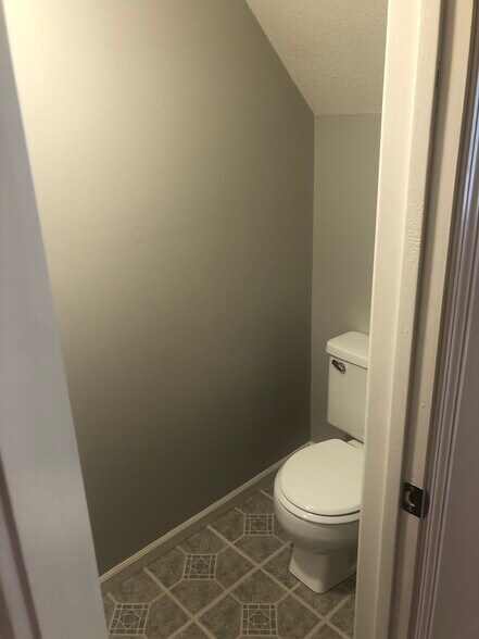 Building Photo - 642 Arbor St