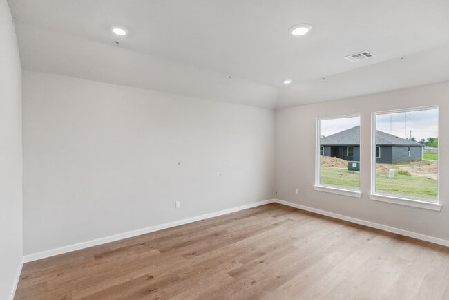 Building Photo - 8517 E Fort Worth St