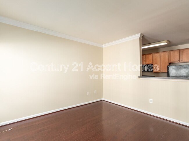 Building Photo - 4862 Eisenhower Ave