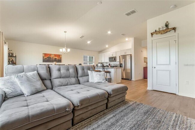 Building Photo - 495 Overpool Ave