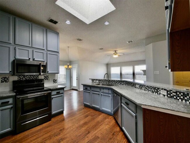 Building Photo - 4502 Highlands Dr