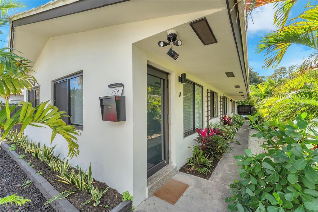 Building Photo - 754 NE 40th St