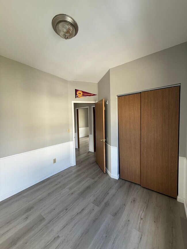 Building Photo - OSU North Campus 5 bedroom 2 bath apartment
