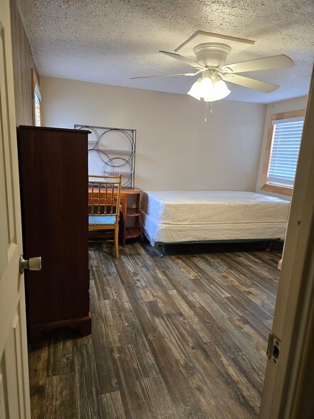 Building Photo - 1448 Jacksboro Rd