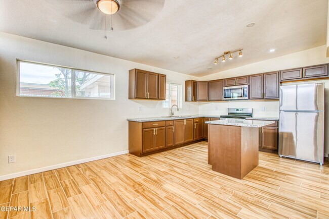 Building Photo - 8818 Mt Elbert Dr