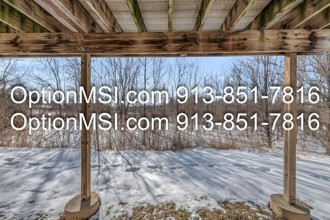 Building Photo - Charming 3-Bedroom Townhouse in Piper School District