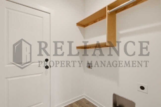 Building Photo - 5301 N Pinecrest Ct