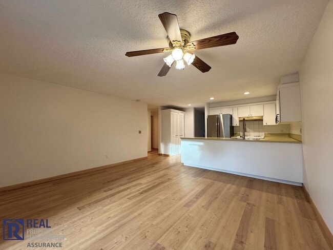 Building Photo - Updated 3-Bed Duplex Offering Space, Style & Convenience!!