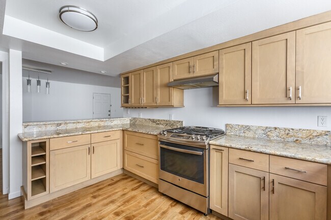 Building Photo - 1738 S Bentley Ave