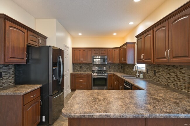 Building Photo - 625 Perolla Dr