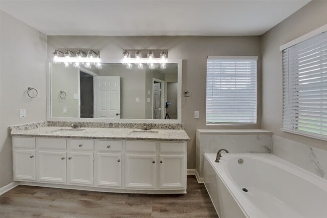 Building Photo - 17902 Western Pass Ln