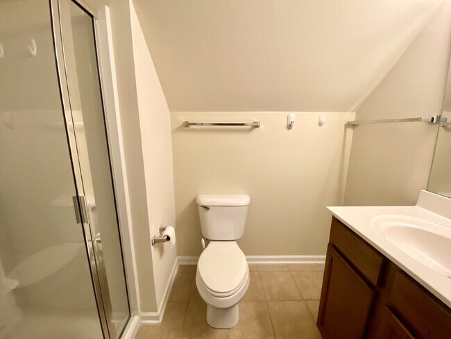Building Photo - Spacious Four Bedroom Home w/ Oversized Fe...