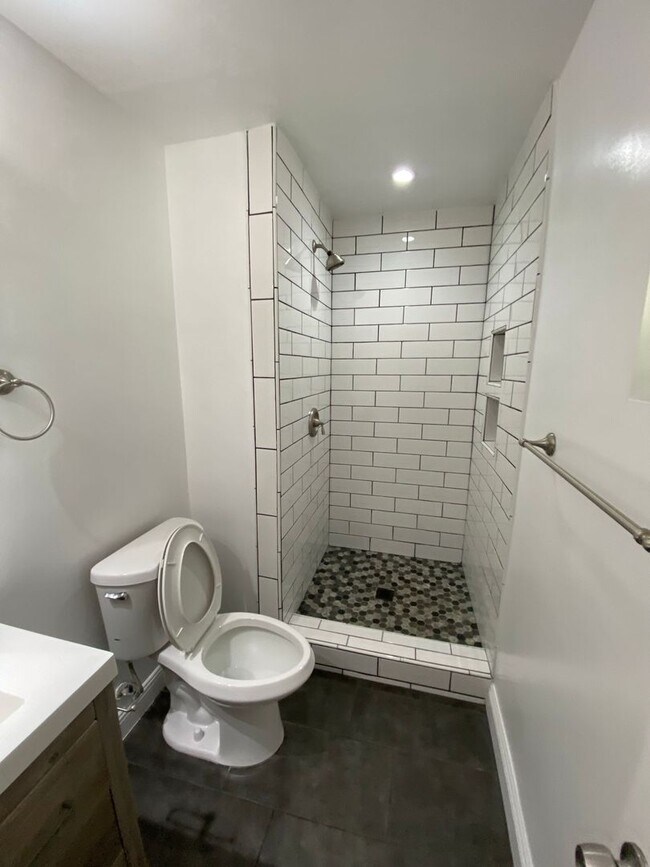 Building Photo - 2813 Coventry Dr