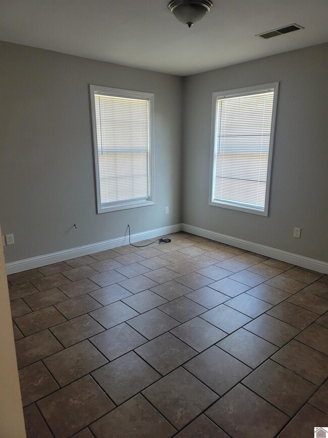 Building Photo - 2627 Fairmont St