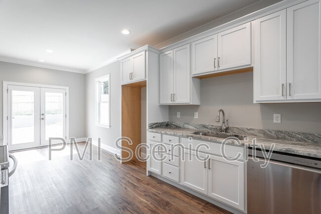 Building Photo - 2631 Rogers Dr SE
