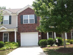 Building Photo - Townhome close to Priest Lake in Donelson