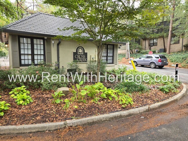 Building Photo - Gorgeous 2 bd/ 2bath Buckhead Condo/ Metic...