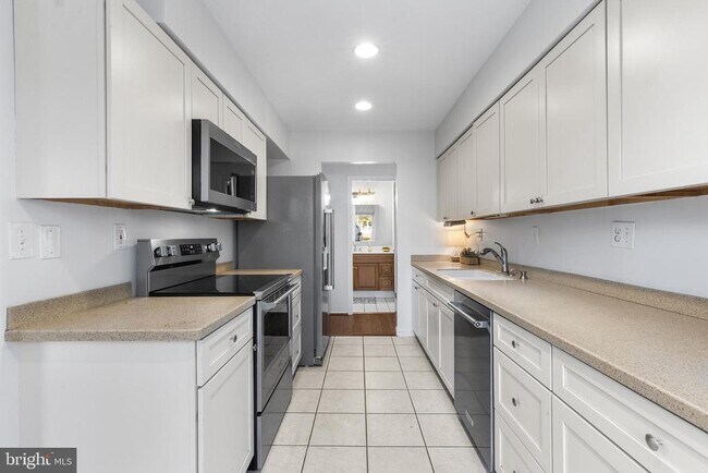 Building Photo - 106 Bernard Ct