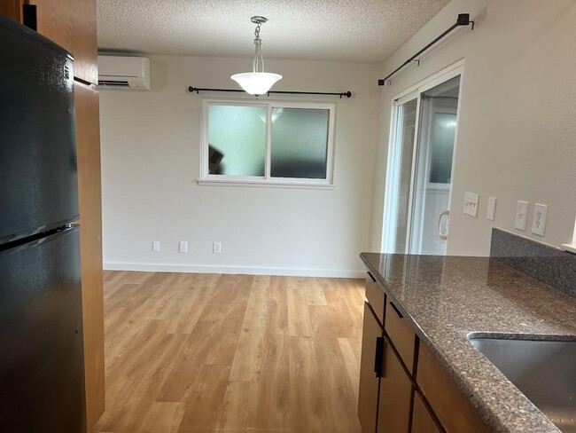 Dining Area - 2836 Henry St