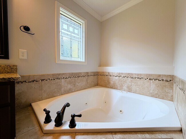 Building Photo - 8123 Autumn Dr