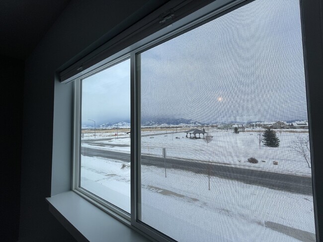 Building Photo - Practically New 3 Bedroom with Mountain Views!