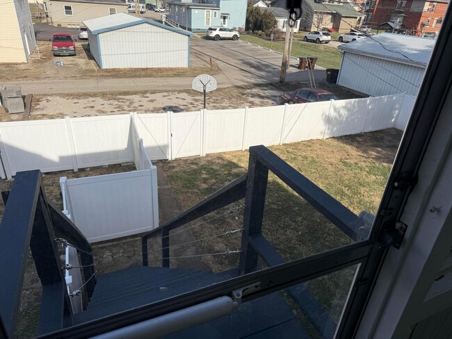 Building Photo - 160 1/2 W Mound St