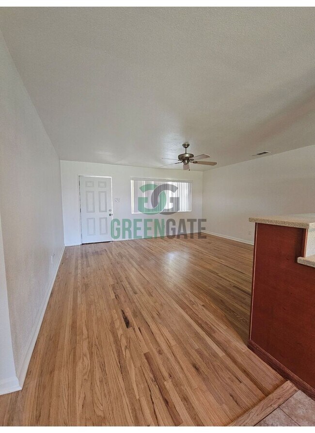 Building Photo - AVAILABLE NOW!! 3 Bedroom 2 Bath Home in Tracy!