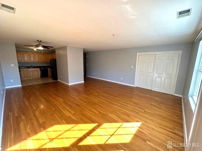 Building Photo - 111 Harris Ave