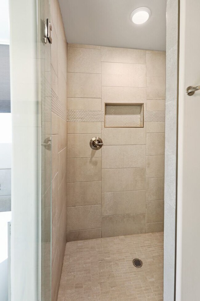 Building Photo - Newer Construction Home located in Mesa Village