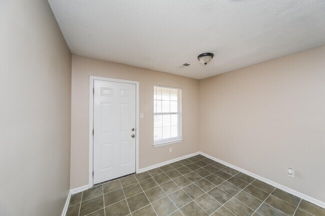 Building Photo - 4663 Royal View Dr