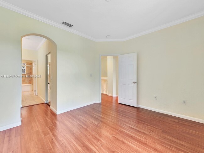 Building Photo - 858 NW 170th Terrace