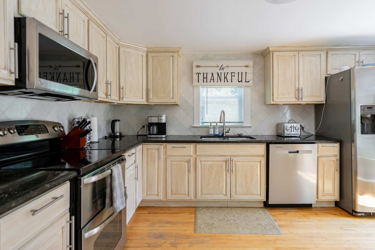 Building Photo - 253 Main St