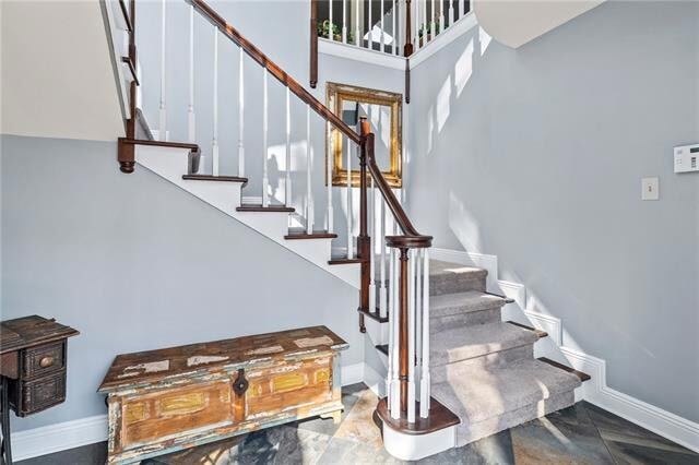 Building Photo - 632 Village Ln S