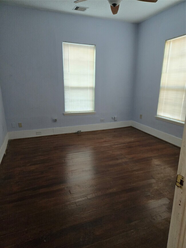 Building Photo - 3106 Stonewall St