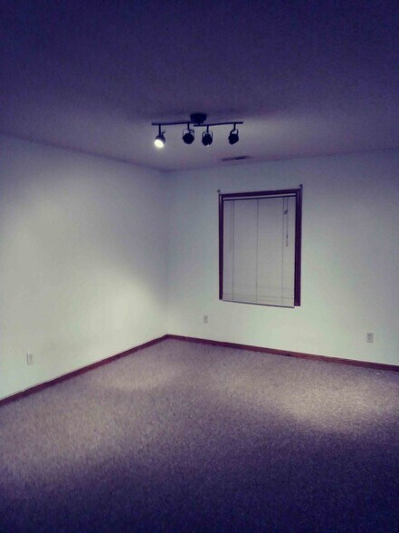 Building Photo - 612 Elk St