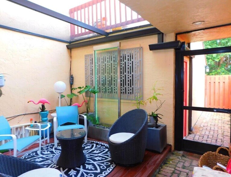 Building Photo - 797 S Riverside Dr