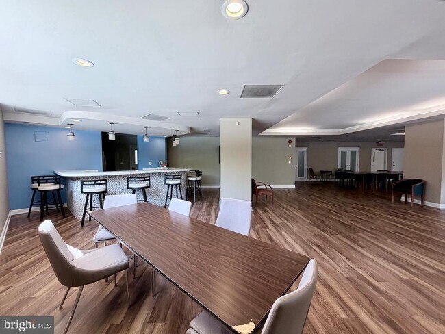 Building Photo - 2111 Wisconsin Ave NW