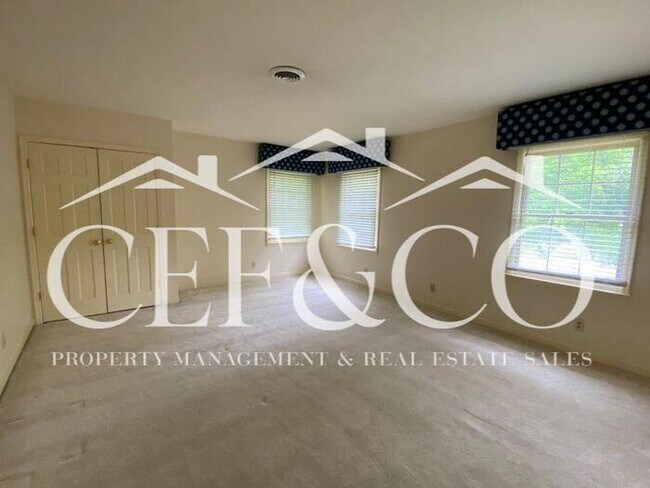 Building Photo - Large 2-Story 3BR/3BA Home with Garage, Ap...