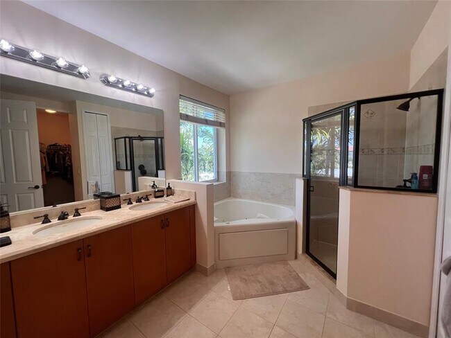 Building Photo - 3014 Waterside Cir