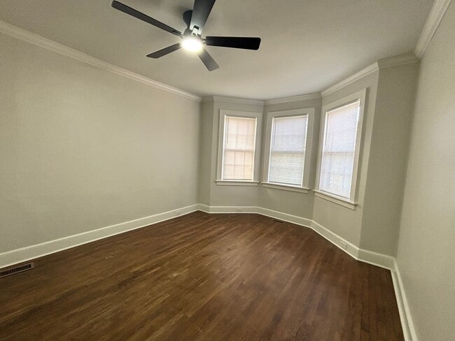 Building Photo - Bungalow in rosewood