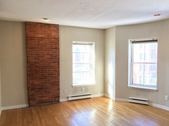 Building Photo - 150 Chandler St