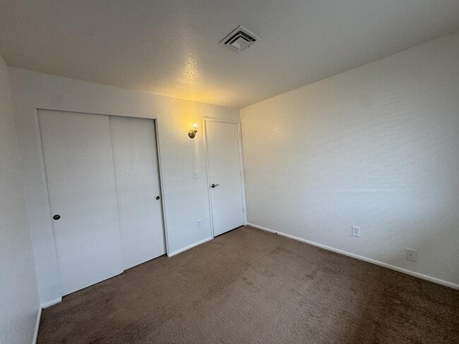 Building Photo - 5056 E Evergreen Dr