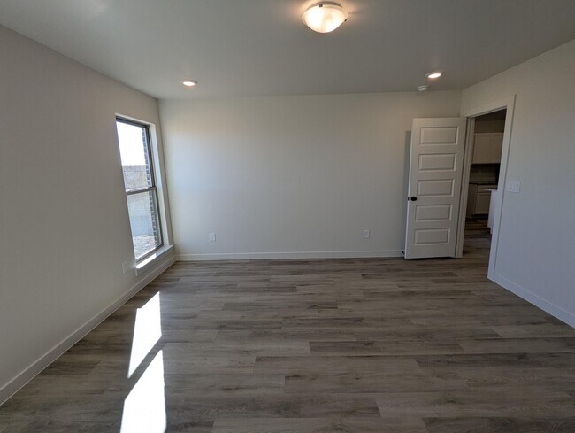 Building Photo - 2008 Cottonwood Ave