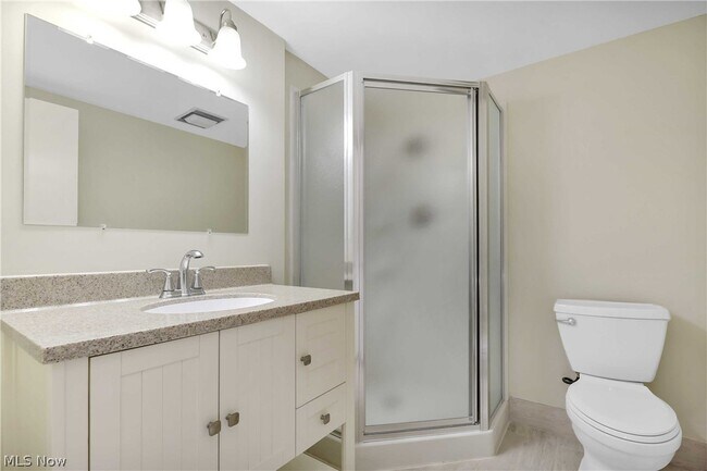 Building Photo - 12550 Lake Ave