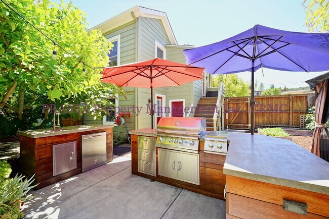 Building Photo - Available now!  3 Bedroom Gerstle Park home