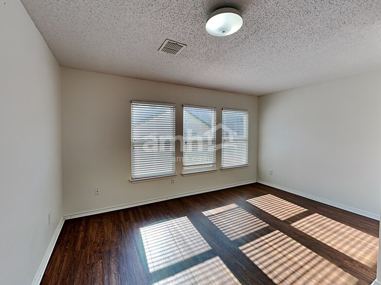 Building Photo - 10109 Chapel Glen Ter